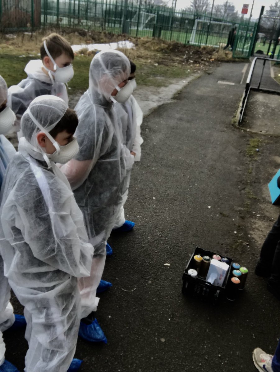 RenfrewHighHWB's tweet image. Amazing morning with @RecoatGallery as part of #projectawesome S1 boys displaying some very creative work!