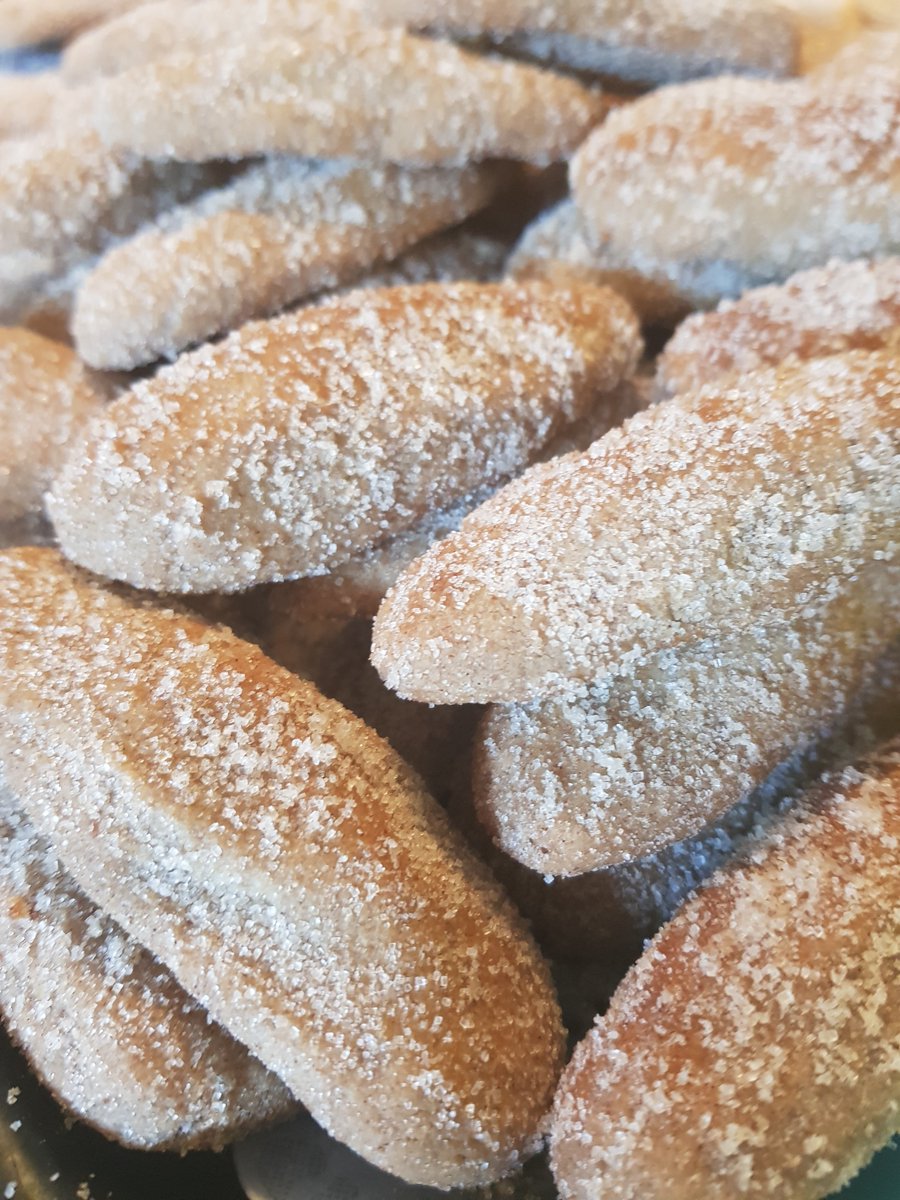 natacouk's tweet photo. Make your woman's international's day more sweeter with these lovely biscuits and our delicious cakes why don't you pop in and try them in our 4 shops in Cardiff #natacouk #castlestreet #cardiffbay #cliftonstreet https://t.co/kTAMUy3C1a