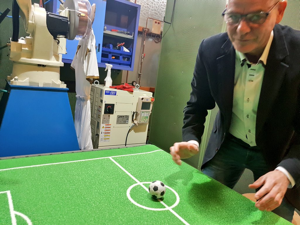 GertjanHuijbens's tweet photo. Met @peterdenkema voor @rtvseaport bij @haprotech lastechniek #velsen-noord voor zowel de kick-off van een lasrobot (door Raymond Brand) als het innovatiefonds MKB van @gemvelsen (door @ArjenVerkaik) én met een knipoog naar het goed scorende @Telstar_TIDW https://t.co/iz2MGpzDs8