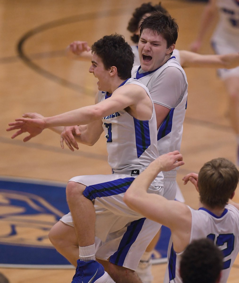 Pioneer_Press's tweet image. Down by 22, the New Trier boys basketball team rallied to beat Niles North in double overtime and advanced to sectional final

Story: trib.in/2G7XZMI #PioneerSports