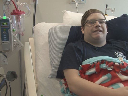 KVUE's tweet image. PLEASE RETWEET: Teen firefighter battling cancer asking for T-shirts: bit.ly/2FBkufm