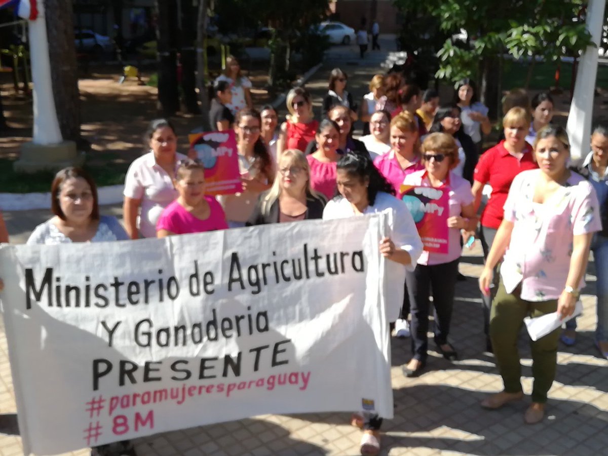 mamb4444's tweet photo. #Ahora Directora de la #DGyJR "estamos trabajando en políticas públicas que benefician tanto a mujeres rurales como a mujeres que trabajan en el @magparaguay a fin de promover la #IgualdadDeGénero" https://t.co/ny08U18j3y