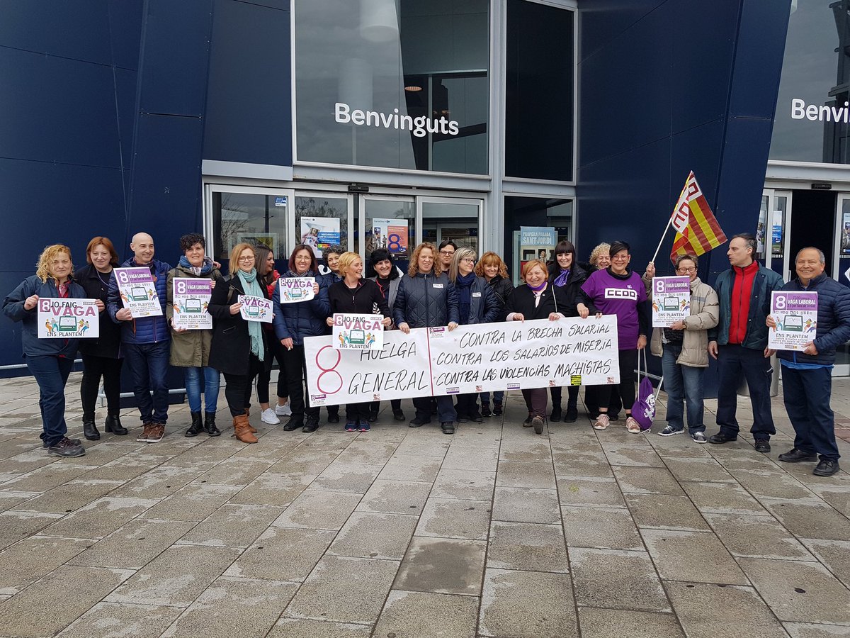 ROSAMG68's tweet photo. Con l@s compis de Carrefour- Prat #VivasLibresUnidas https://t.co/06eDpDgKoL