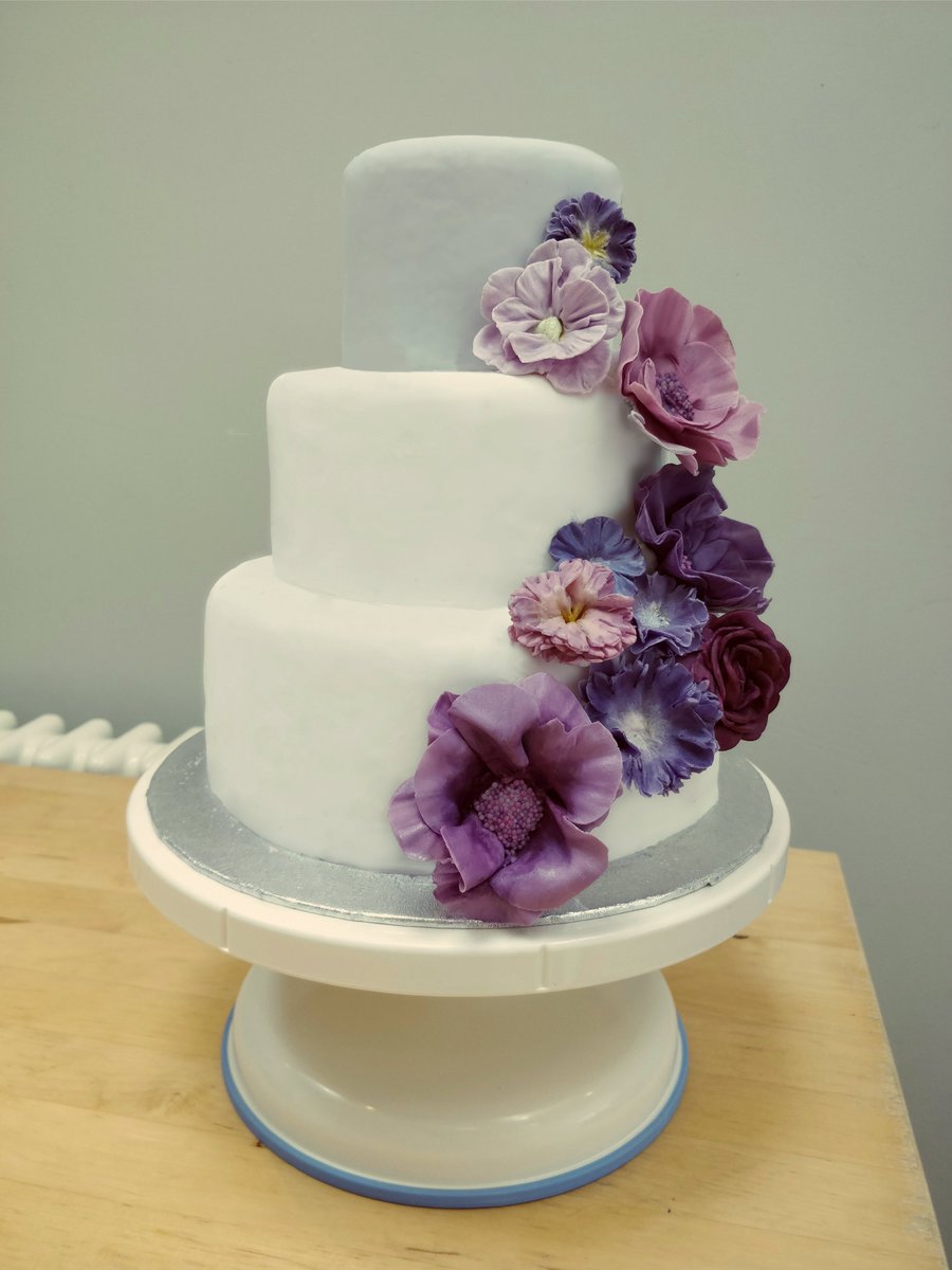 #weddingcake #ultraviolet #pantone #purplewedding