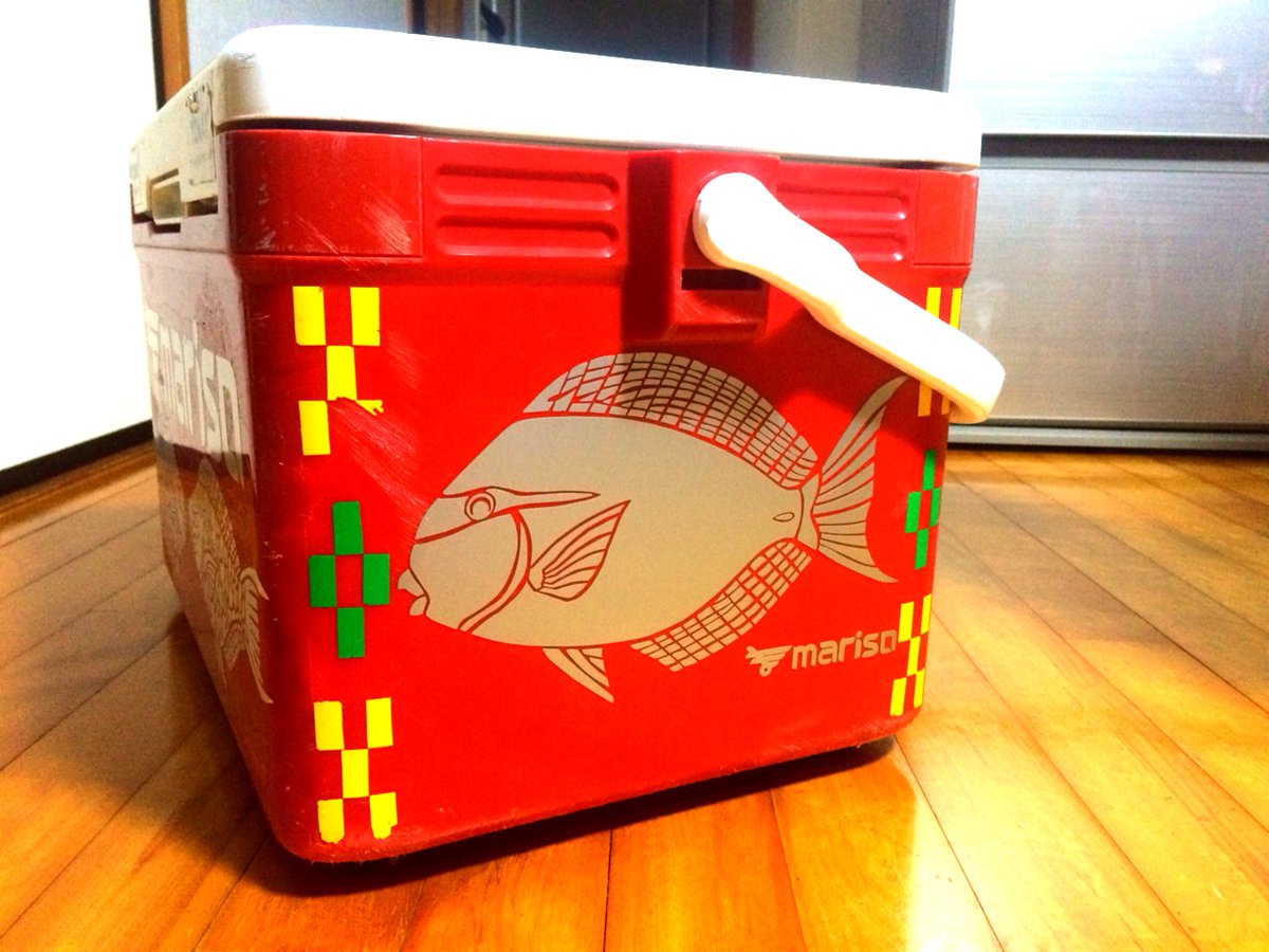mariso4786's tweet photo. ステッカー活用術ご紹介。
赤のクーラーボックスにトカジャーステッカーL（シルバー）です＾＾

#mariso#mariso4786##マリソ#自作ステッカー#トカジャーステッカー#トカジャー#ニザダイ https://t.co/APhlQWTa7g