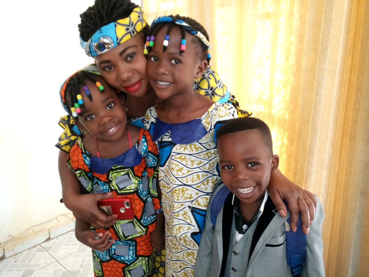 ALukwebo's tweet photo. Bonne fête madame et mes enfants https://t.co/KDTVnZOY13