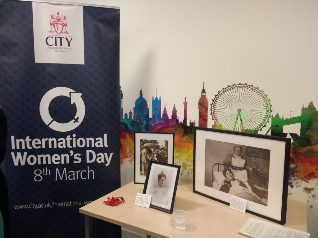 Happy International Women’s Day from everyone at the Crabb Lab! #IWD2018  #pressforprogress  #WomeninSTEM <a href="/CityUniHealth/">School of Health & Medical (Clerkenwell)</a> <a href="/CityUniLondon/">Anna</a>