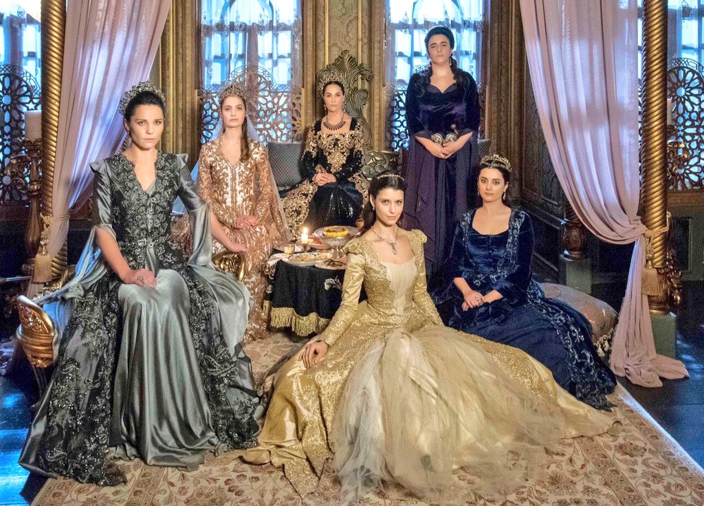 KosemMagnifica's tweet photo. #FelizDiaDeLaMujer para todas las sultanas, kalfas, hatuncitas y mujeres en general. Si algo nos ha enseñado la historia es que cada una de nosotras tiene el potencial para ser una #MujerDePoder y cada una ya lo es a su manera. Aún falta mucho por lograr, pero hoy toca celebrar. https://t.co/1kJUUKOhk7