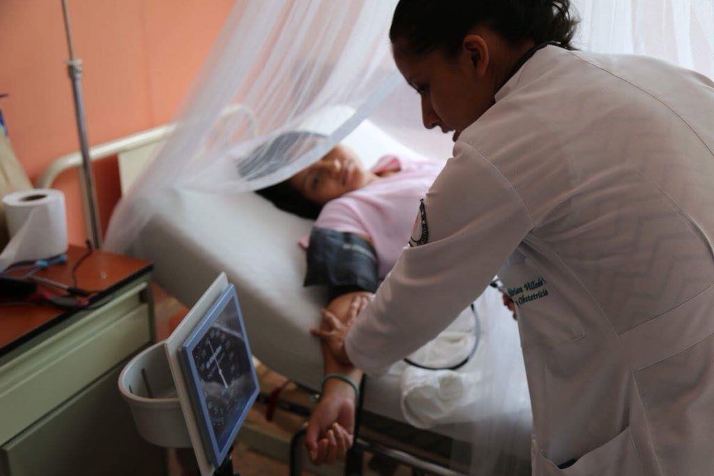 WHO's tweet photo. It's International #WomensDay!
👩‍⚕️👩🏻‍⚕️👩🏿‍⚕️👩🏼‍⚕️👩🏾‍⚕️👩🏽‍⚕️
Worldwide as nurses, midwives, vaccinators, doctors, pharmacists, lab experts, women are at the frontline of health care!
#IWD2018 https://t.co/Ijz89xx9gJ