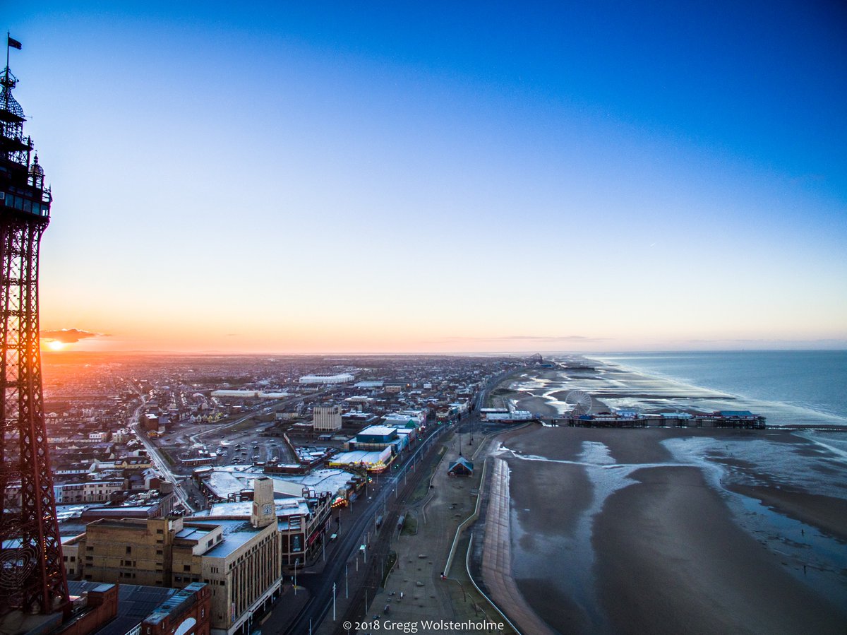 TheBplTower's tweet photo. The Blackpool Tower Eye has now also re-opened. And the sun is shining... making it the perfect day for a trip 380ft into the sky to take in endless views across the North West! ☀️ https://t.co/eznnLlFNeg