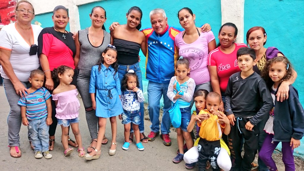 wcontreraspsuv's tweet photo. Feliz #DíaInternacionaldelasMujeres reciban mi reconocimiento y amor hoy y siempre, que Dios me las bendiga por su entrega y por todo lo que representan para la Patria y para la Familia,sin las mujeres a nuestro lado que sería se nosotros. ¡Un beso cariñoso! #FelizDiaDeLaMujer 🌹 https://t.co/QA7jkz6DRb