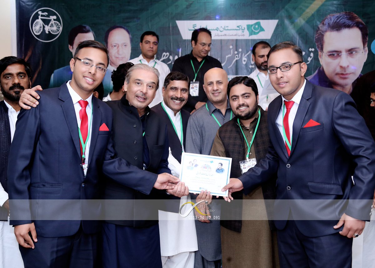 MJunaidakram786's tweet photo. 14th National Social Media Conference #Multan In Supervision of #ChMoonisElahi with Best #SocialMediaTeam of #PML

@mooniselahi @RizwanMumtazAli @shakir_shah @zaighum555 @ahmedfarankhan @Aslam2Tahir 
شاندار ماضی اور روشن مستقبل کی
 ضمانت پاکستان مسلم لیگ قائداعظم https://t.co/1aljPkoxSt