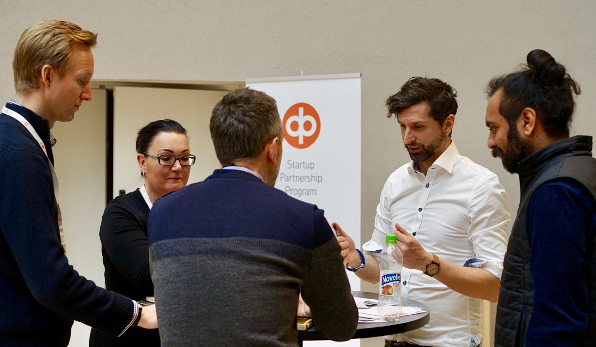 #OPxOpenBanking Startup Partnership Program Day 3 continues with speed dating between our prestigious jury and the teams. Pictured here <a href="/mikukopteri/">Mikael Kopteff</a> from <a href="/ReaktorNow/">Reaktor</a> and <a href="/Fractal_Labs/">tomato pay (formerly Fractal Labs)</a>.