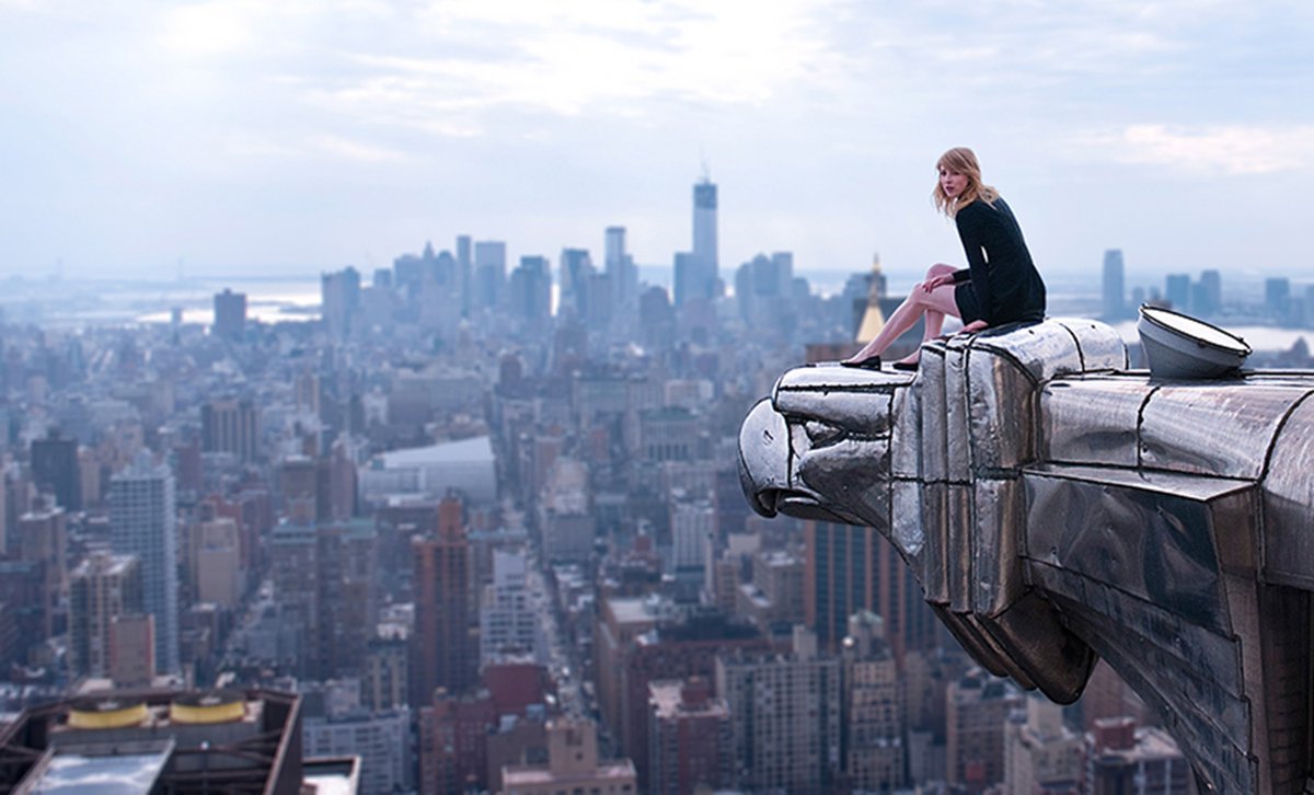 The_Edgeworker's tweet photo. Photographer Lucinda Grange undertakes adventures not for the faint-hearted. She was included in @thetimes' #AlternativeRichList 2017: https://t.co/udrk6flZPq. (Image: Grange atop Crysler)
.
#IWD2018 #InternationalWomensDay #InspiringWomen #FemaleExplorers #WomenArtists @urbanfox https://t.co/WNHDgRkaMh