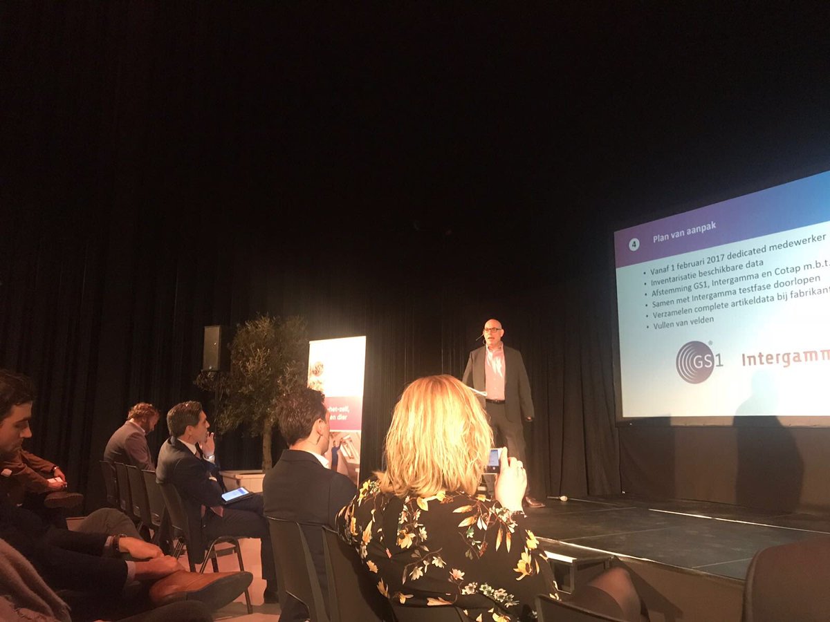 GS1nederland's tweet photo. Cotap: het effect van goede data is niet meer te ontkennen, vluchten kan niet meer #online #retail #gs1congres https://t.co/1jHqiFo8o3