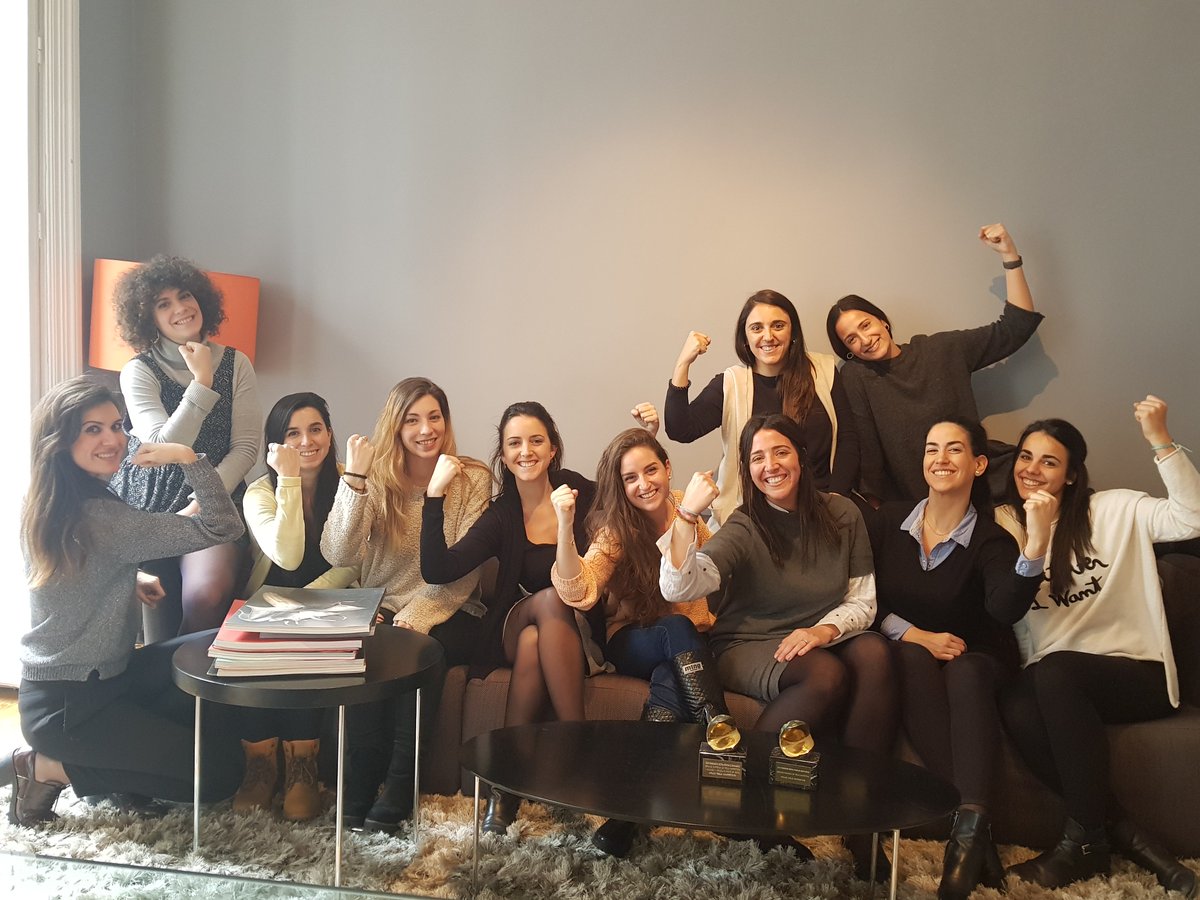 aplusmk's tweet photo. 👩‍🍳Ellas son el presente y el futuro del #Gastromarketing.
💪Ellas son la fuerza y el talento de #Aplus y @FACYRE 
👏¡Felicidades compañeras!

#DiaDeLaMujer #DiadelaMujerTrabajadora #WomensDay https://t.co/mQlpwNrjna