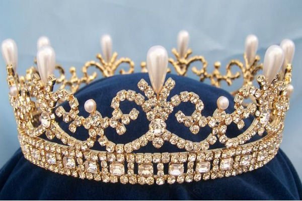 PhCFuS5VZQJIQ1H's tweet photo. @Dr_alqarnee 👑 الراسمالیة تاااج العز الدین الشرف الاذکیاء 👑 ولا بن العزوبیة 👑 تاج علی رؤوس العزاب لا یراه 👑 سب لاکیشان https://t.co/EtC5LS91Uk
