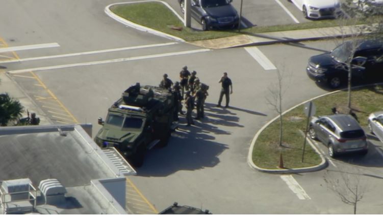 2 Miramar SWAT team members who went to Parkland school shooting suspended bit.ly/2oZ3C83?utm_so… https://t.co/rntztat5xJ