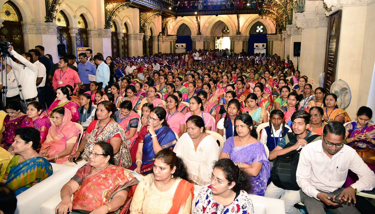 CMOMaharashtra's tweet photo. #InternationalWomensDay :
CM @Dev_Fadnavis launched GoM’s Asmita Scheme for providing sanitary napkins at an affordable cost in rural Maharashtra. Minister @Pankajamunde , Mahadev Jankar, Vidya Thakur, Dadaji Bhuse and @akshaykumar were present. https://t.co/02RyaiykHq