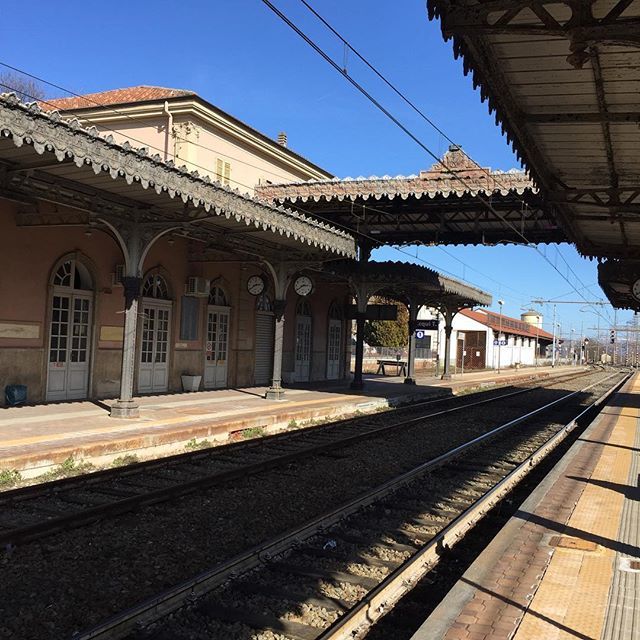 gpenno's tweet photo. #monferrato #storiedibellezza #treni #stazioniditalia #piccoloebello https://t.co/5VI69LdBID https://t.co/m4qTF8q6uO
