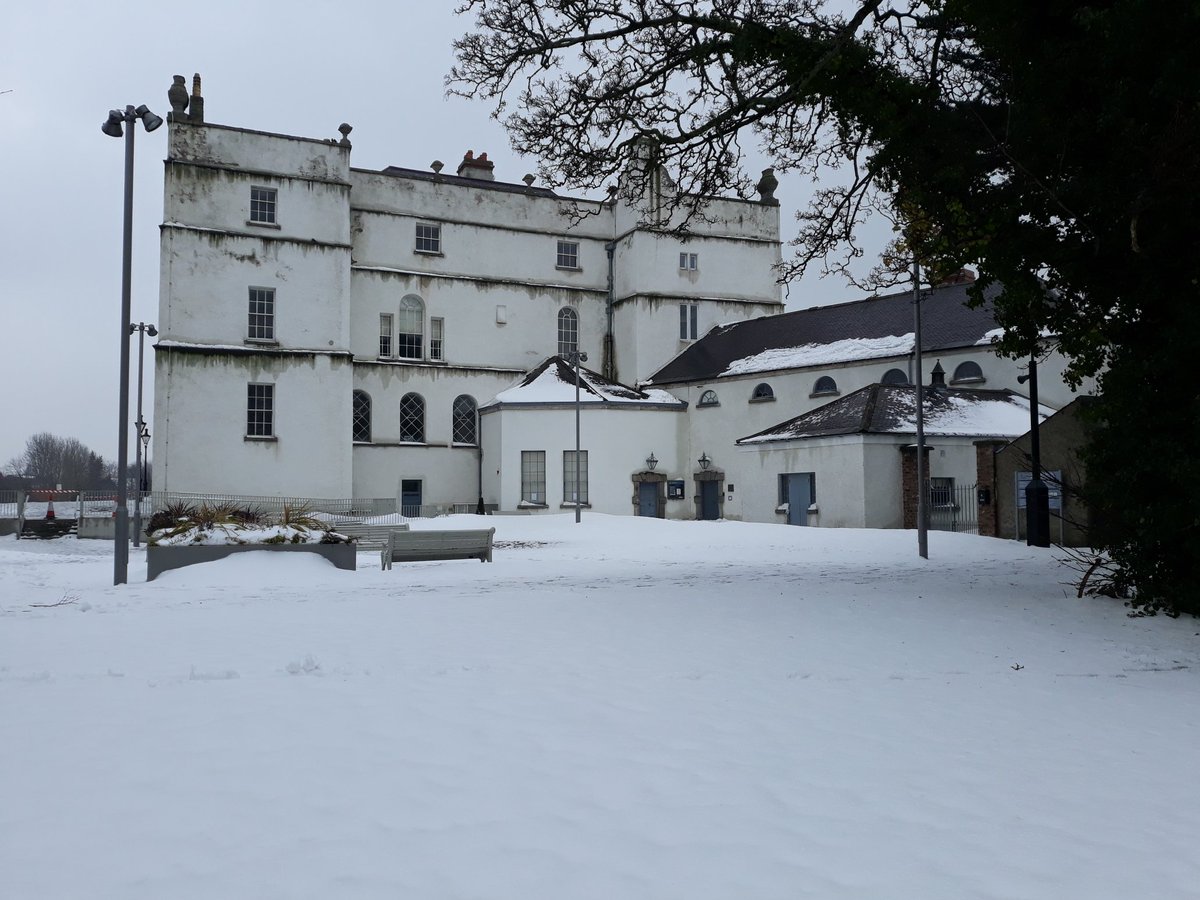 bryanwhe's tweet image. Rathfarnham Castle in the snow last week #rathfarnham #sneachta