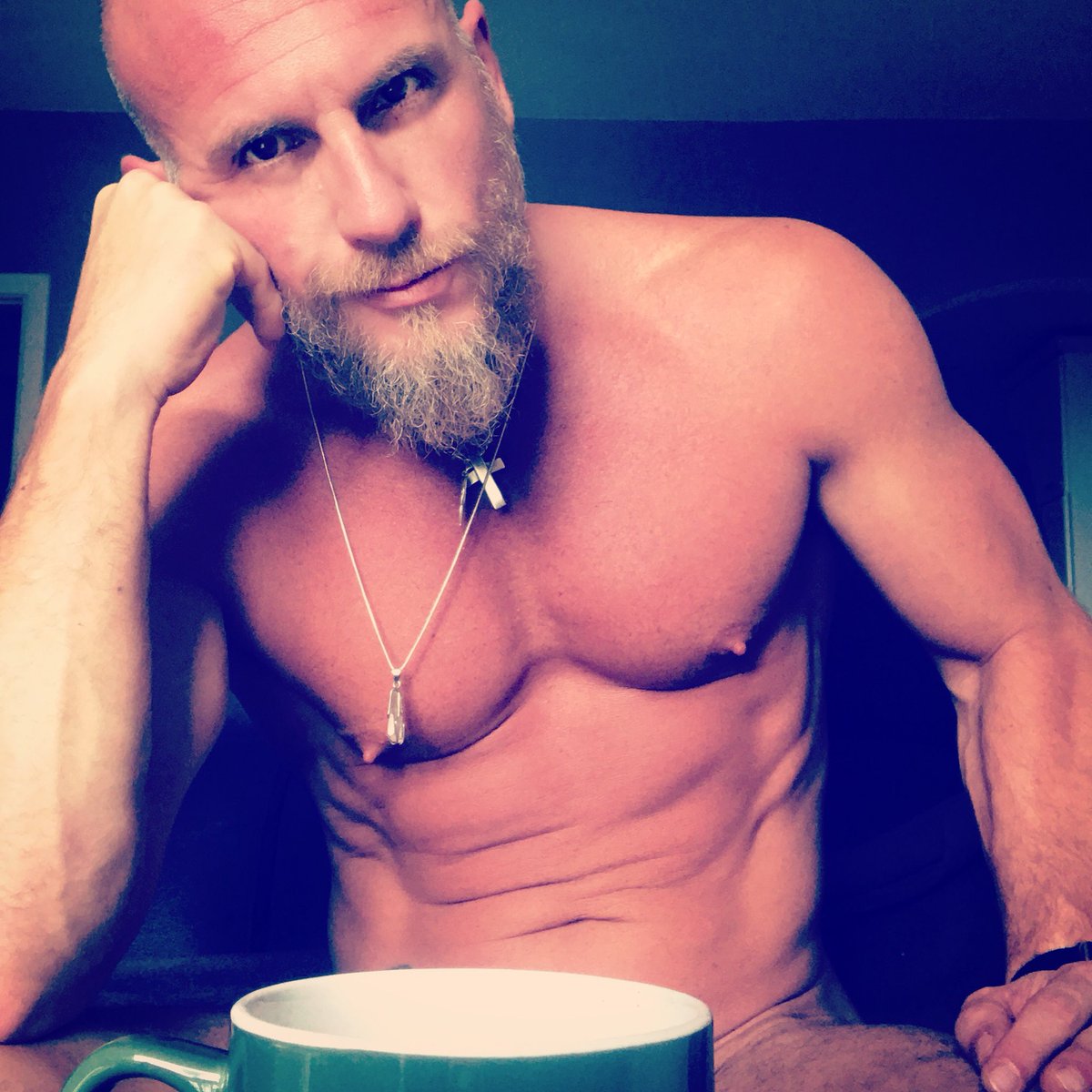 Café?
#buenastardes #felizjueves #viking #vikingo #beard #gaybeard #gingerbeard #hsh #test_oh_sterone #ohboypl #beardsaresexy #homotography #homographias #coffee #model #modelo