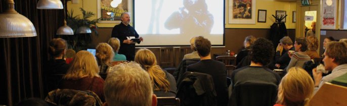 PRezzVideoPR's tweet image. Zin in een leuke en leerzame zaterdagmiddag met #film, verhalen en anekdotes? Aanrader: prezz.org/2018/film-cafe/