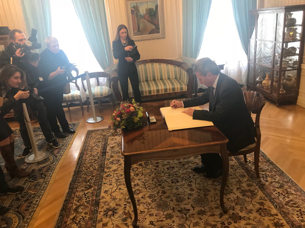 GOettingerEU's tweet photo. First meeting in #Zagreb today w/ Croatian President. She stresses importance #neighbourhood policy in South East Europe, #competitiveness, #cohesion policy, #agriculture &amp; #fisheries 4 next long-term #EUBudget  @KolindaGK  @EK_Hrvatska  #MFFTour27 #EUaddedvalue https://t.co/AwdDAEdgtc
