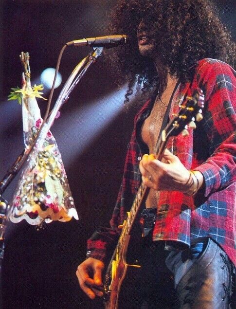 WorLovesMrSlash's tweet photo. Have a lovely #WomensDayππΉ#slash #slashthursday @Slash @MARIE2_SLASH @FrancyFitzyGirl @slashfangermany @SLASH_FanSpain @DEBBIE3636 @KnightMeegan @Gymnast45H @SlashNation #internationalwomensday2018 https://t.co/iXDb7v87xo