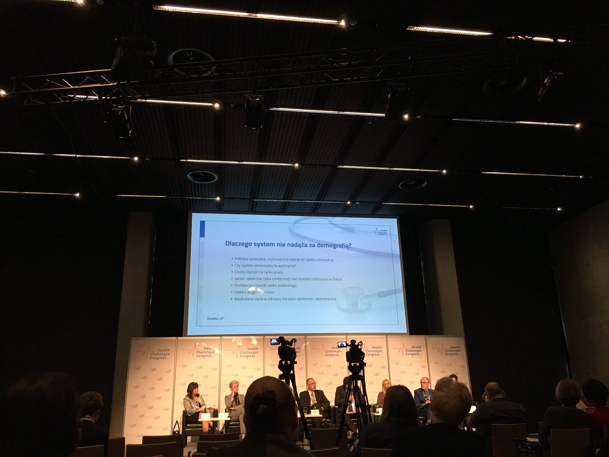 Patrycjarz's tweet photo. „Nawet zwiększenie liczby urodzin nie wpływa na zmiejszenie ilości osób starszych w Polsce” - panel poświęcony polityce senioralnej i wyzwaniom dot. starzejącego się społeczeństwa #HCC2018 #zdrowie #zdrowieseniora https://t.co/uWCLs4lyjC