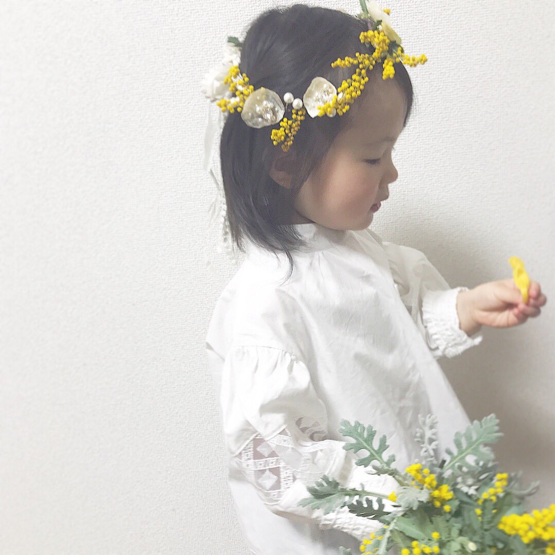 Petite58_elie's tweet photo. 3月8日はミモザの日♡ 娘のリクエストで、シェルフラワーとミモザを合わせた、キイロの花冠を作りました☺︎
#ミモザの日 #ミモザ #髪飾り #花冠 #貝殻アクセサリー #シェルアクセサリー #mimosa #shellflower #シェルフラワー #ナミマガシワ https://t.co/rV101HqvKR