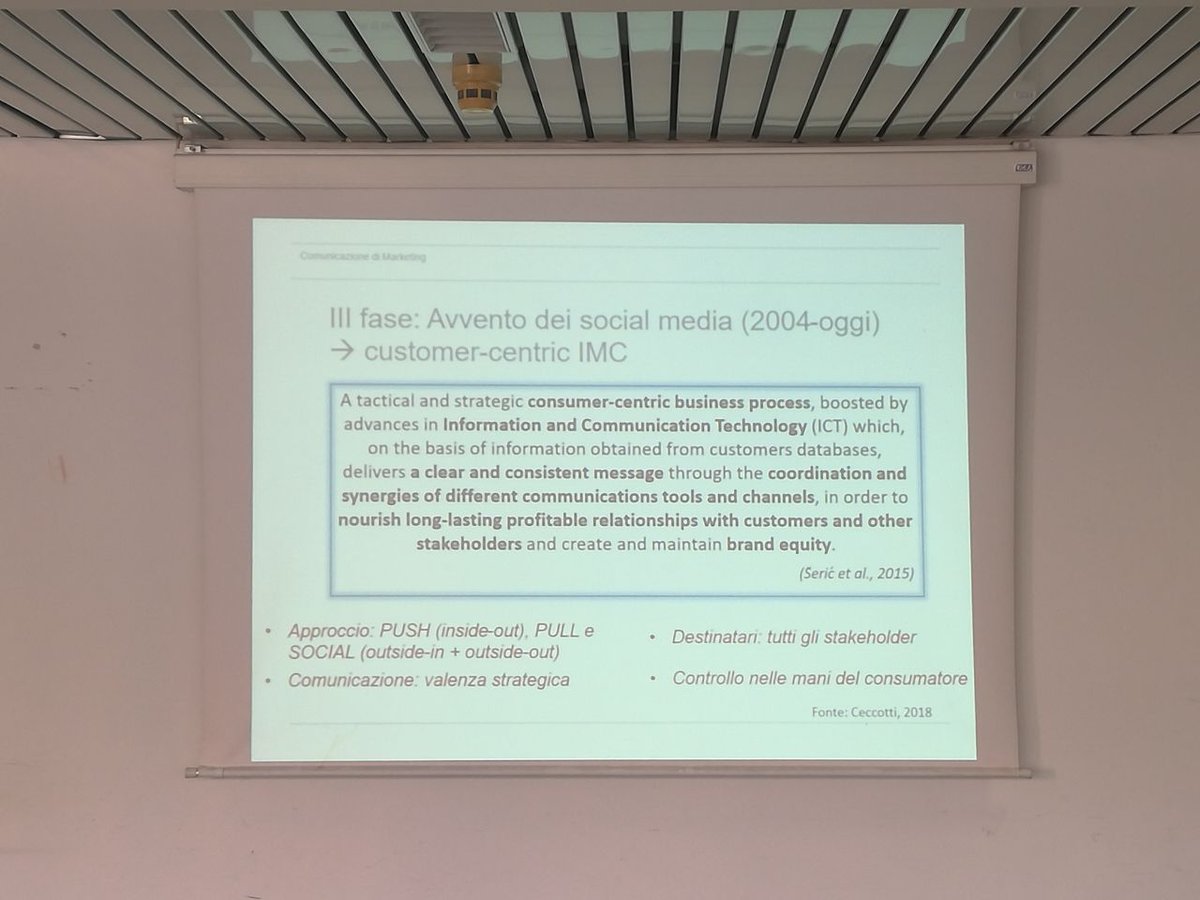 Comunica_Media's tweet photo. Nella lezione di oggi si parla di Integrated #Marketing #Communication con @m_vernuccio, da una comunicazione one to many alla comunicazione #multidirezionale in cui l'#utente è partecipativo.
@SPattuglia https://t.co/XyPJtWOH9j