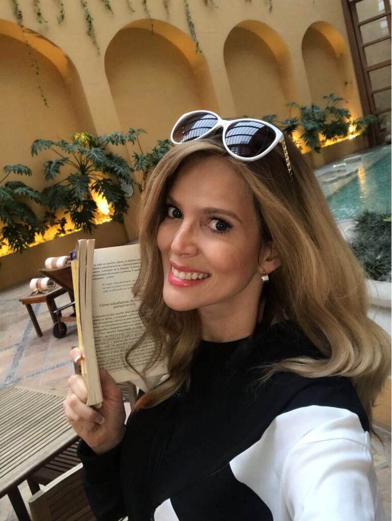 SarahMintzOf's tweet photo. Hoy en mi canal de YouTube #ConMDeMujerBySarah🎉🙌🏽
al aire un nuevo #VlogSarah #ElChismeYaPasasteLasTresRejas  Una pequeña reflexión para aprender a cuidar nuestras palabras. 
Si quieren verlo  👀 suscríbanse!! 😉
#AmarEnConciencia 🙆🏼😘 #saramintz https://t.co/hyzUbHokAf