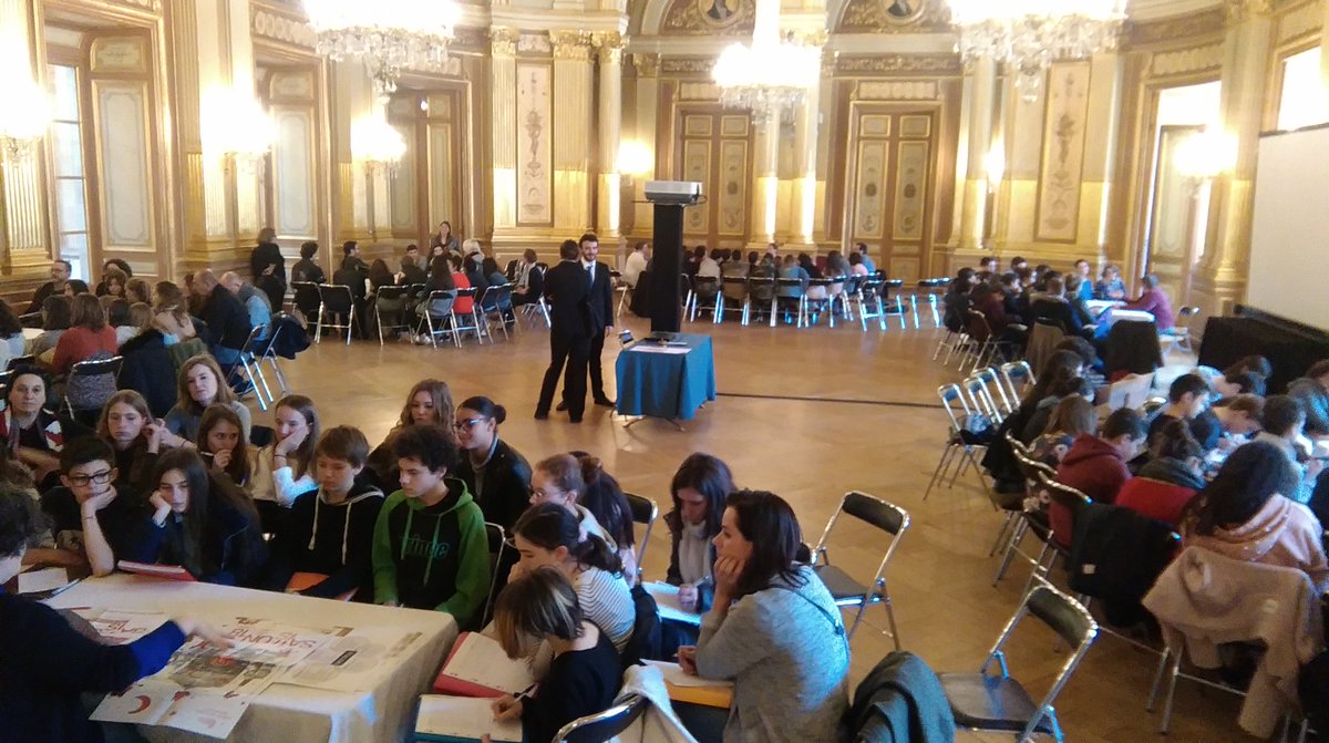 #EnCeMoment 120 collégiens et lycéens de la Région Nouvelle Aquitaine rencontrent les professionnels de l’Opéra National de Bordeaux, une approche concrète des multiples métiers pour faciliter leur orientation professionnelle. <a href="/LeRectorat/">Le Rectorat</a> #actionCulturelle <a href="/BDX_Culture/">Bordeaux culture</a>
