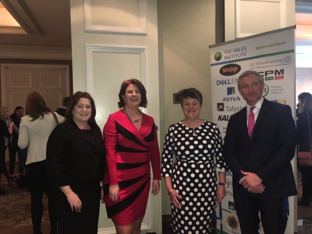 veronicarahnebe's tweet photo. @salesireland celebrating Women in Leadership positions we need to stay adaptable and remember this is a team sport. A collaborative style is important and each member of the team has a role to play. Your job as a leader is to serve the team. Wise words. https://t.co/enPVYeGlLu