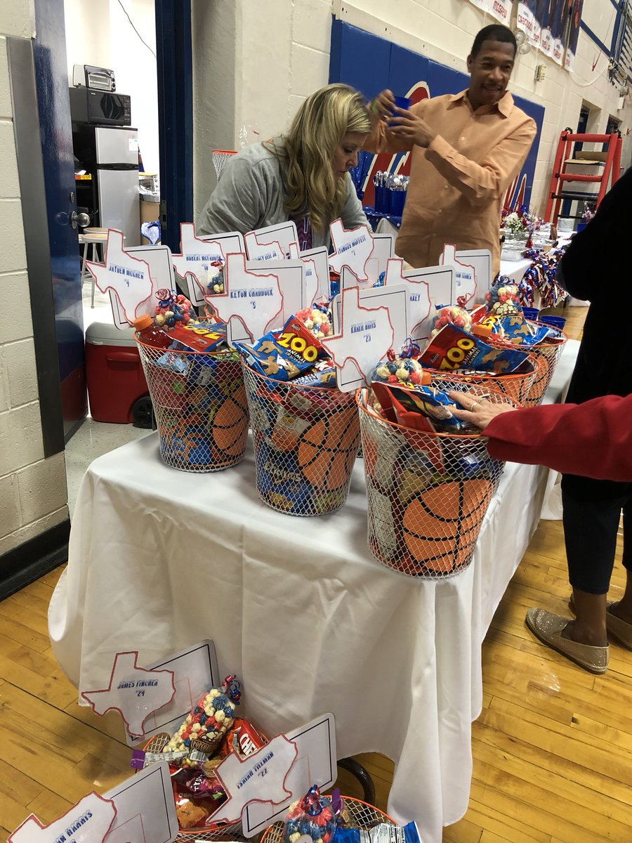 GladuLauren's tweet photo. It’s going down in the South! Ready to take on state #choosesouthgarland @SGHS_Colonels @SGColonelSports https://t.co/Kb3PZt8ryp