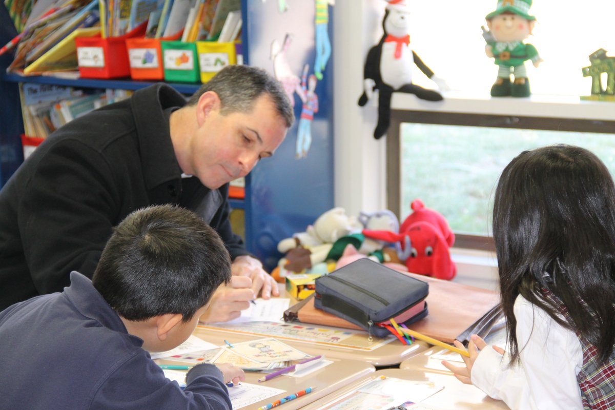 HSS_Flames's tweet photo. Never stop learning! Best Pastor ever! #CatholicSchools #ArlingtonCathSchools #HSS_Flames https://t.co/4XV9SLsfYm