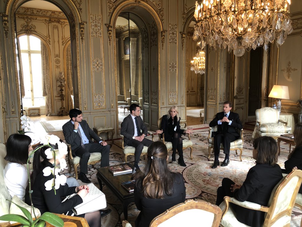 ItalyinFrance's tweet photo. L’Ambasciatrice Teresa Castaldo incontra una delegazione del Movimento Studentesco per l’Organizzazione Internazionale Sezione di Napoli @MSOInapoli. Auguri di tante soddisfazioni per questi giovani motivati e preparati. https://t.co/AkoifE3Npt