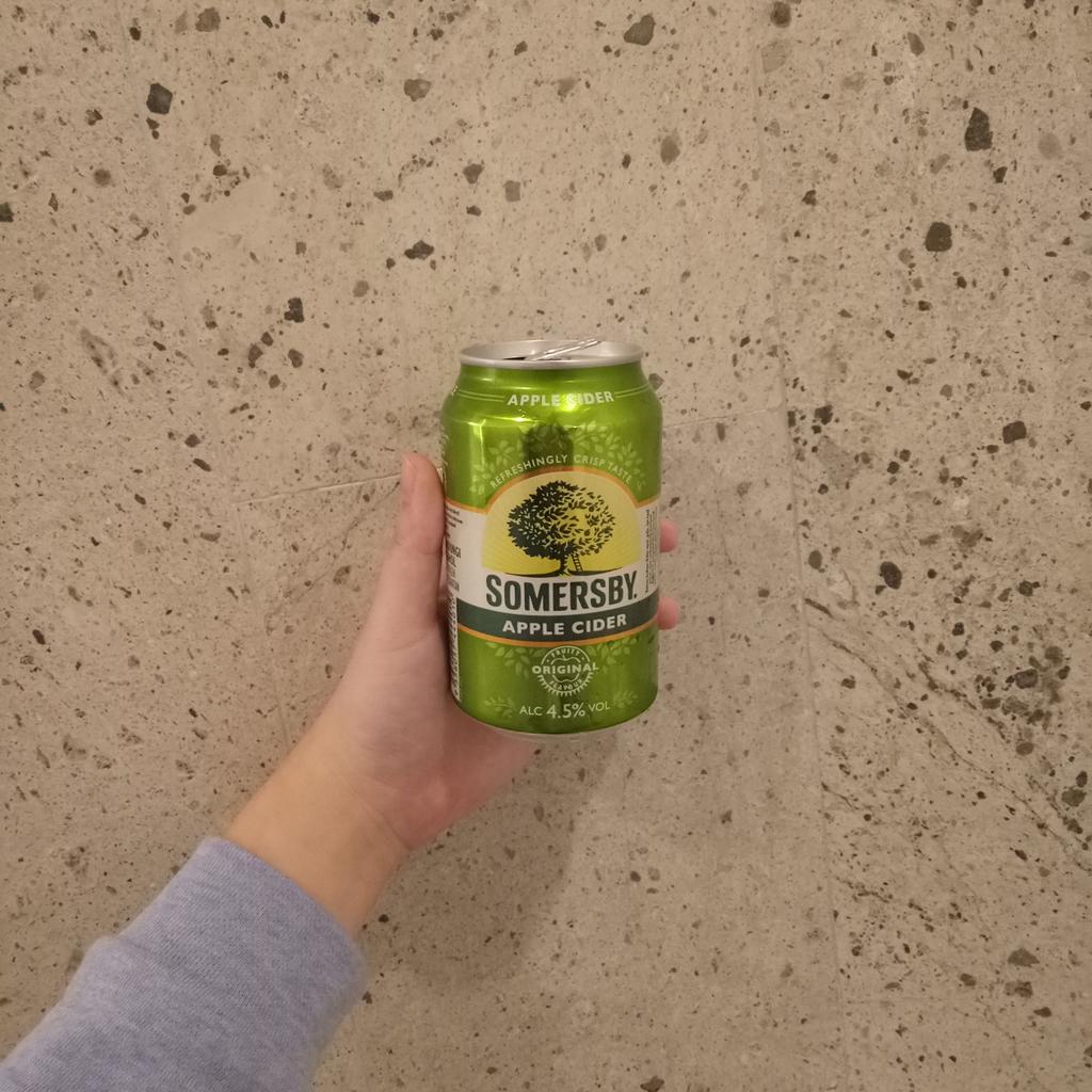 shan_0919's tweet photo. No need tell other when u r sad, cause nobody care u
Just drunks and sleep.Tomorrow is a good day😊 https://t.co/fiVctBPOl4