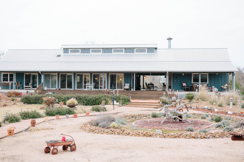Round Top Redux: As Seen In Austin Woman Magazine lootrentals.wordpress.com/2018/03/08/htt…