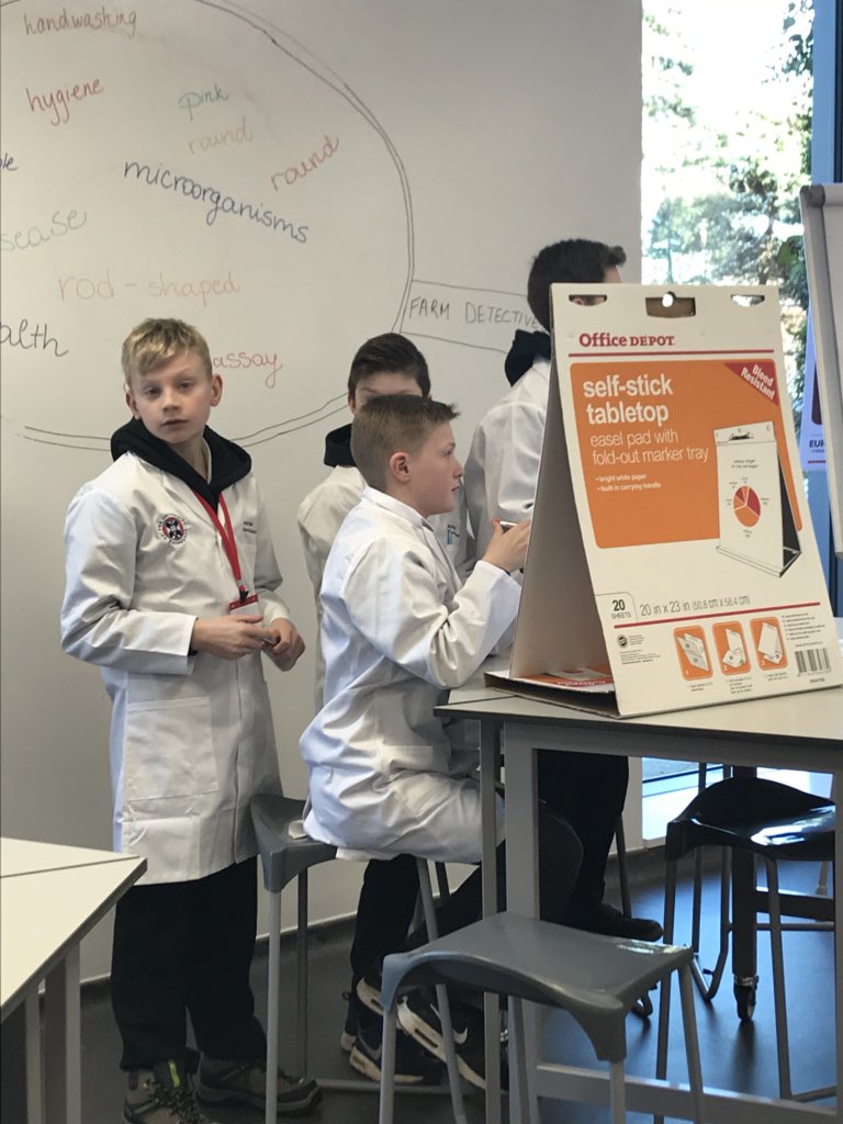 CornbankPS's tweet photo. P7 boys have enjoyed their visit to The Roslin Institute working with @EBSOClab learning all about bacteria, how it spreads and how we can prevent it from spreading #FarmDetectives 🔦🔬🌡 https://t.co/0dEDfTREuZ