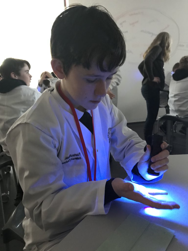 CornbankPS's tweet photo. P7 boys have enjoyed their visit to The Roslin Institute working with @EBSOClab learning all about bacteria, how it spreads and how we can prevent it from spreading #FarmDetectives 🔦🔬🌡 https://t.co/MARKrTud9E