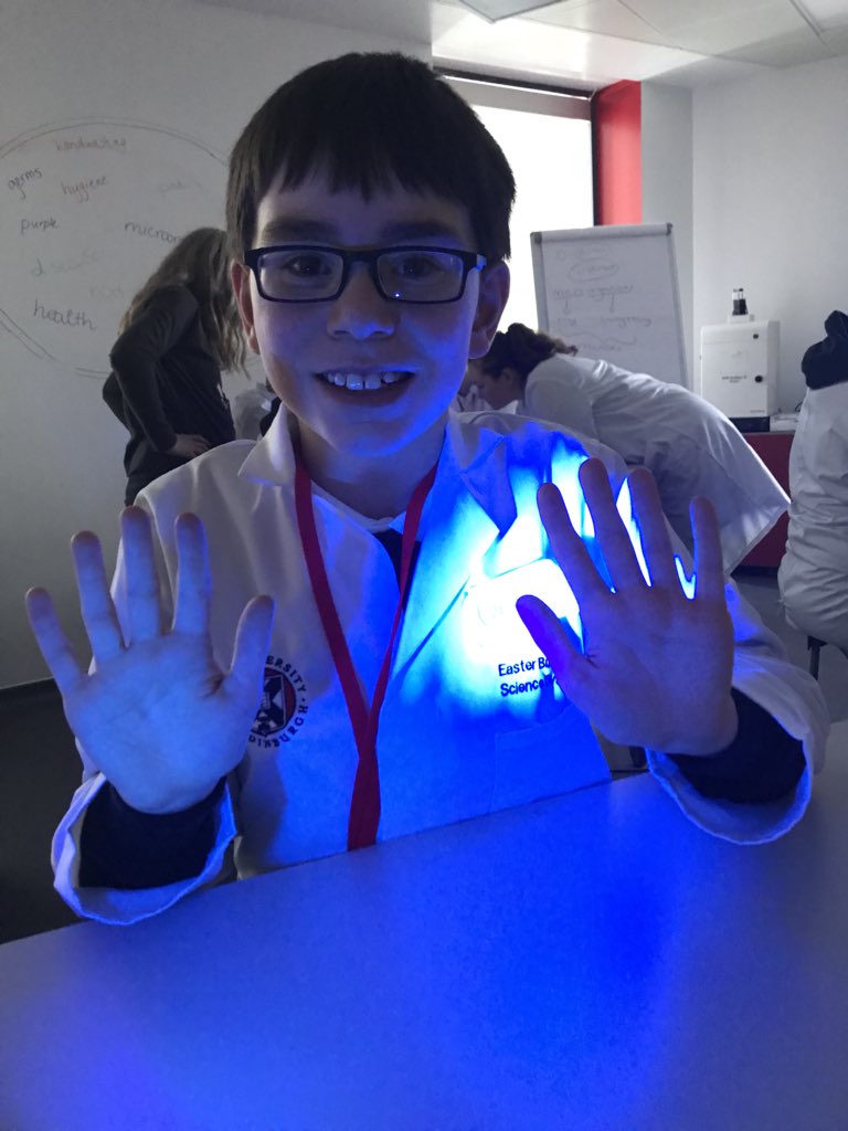CornbankPS's tweet photo. P7 boys have enjoyed their visit to The Roslin Institute working with @EBSOClab learning all about bacteria, how it spreads and how we can prevent it from spreading #FarmDetectives 🔦🔬🌡 https://t.co/MARKrTud9E