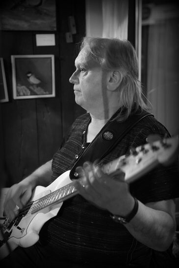 Zondag 18 maart muziekcafe De Tibbe in Hoogezand .  Bluestime 16.00 uur.