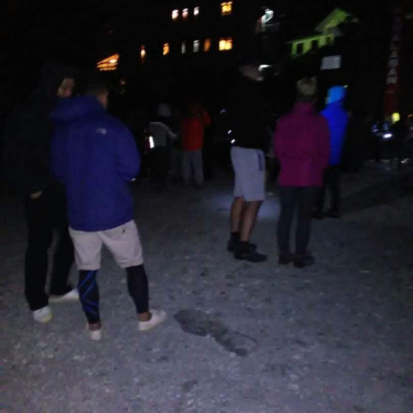 JapenSabah's tweet photo. Semoga 130 orang pendaki Gunung Kinabalu selamat. Sumber daripada Malim Gunung mengatakan proses membawa pendaki-pendaki untuk turun sedang berjalan

#NegaraKuMalaysia 
#SabahTanahAirKu 
#prayforkinabalu https://t.co/JIF0IfJGfi