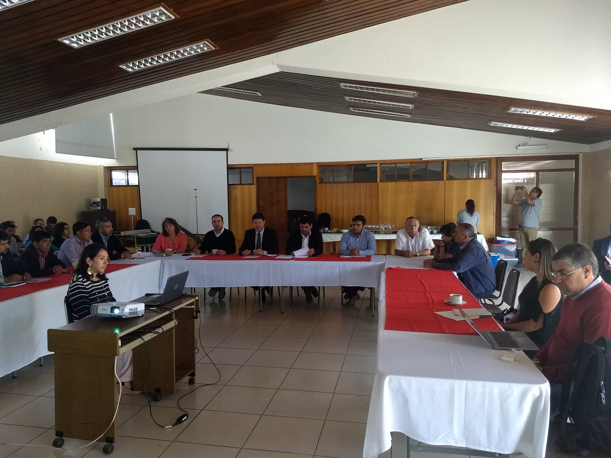 @limarigob destaca el éxito del programa <a href="/ZonaRezagadaIV/">Zonas Rezagadas</a> y el trabajo hecho por los dirigentes. Junto al VP de la Mesa el representante minero Cristian Pérez. <a href="/NodoPeqMinZRIV/">NodoPequenaMineriaZR</a> <a href="/Corfo/">Corfo</a> <a href="/corpemin/">Corpemin</a> @RediminChile <a href="/ENAMIChile/">ENAMI</a> <a href="/AgenciaSust/">Agencia de Sustentabilidad y Cambio Climático</a>