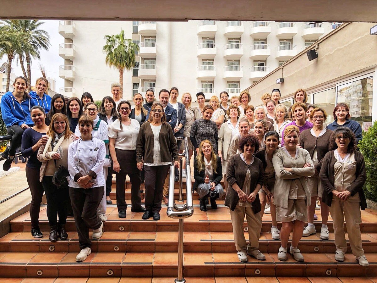 Aidaferrialos's tweet photo. Bajo el lema "Si nosotras paramos, se para el mundo" en @_SolPelicanos celebramos #mujertrabajadora #MeliaMed #ilovemyjob #Ilovemelia https://t.co/sGxD0qe49m