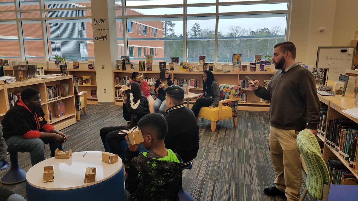 River_Bend_MS's tweet photo. @Dwkuch is utilizing the space of the library to do stations on poetry,  EL curriculum, and explore a plantation using Google VR. https://t.co/tsrlPUyST4