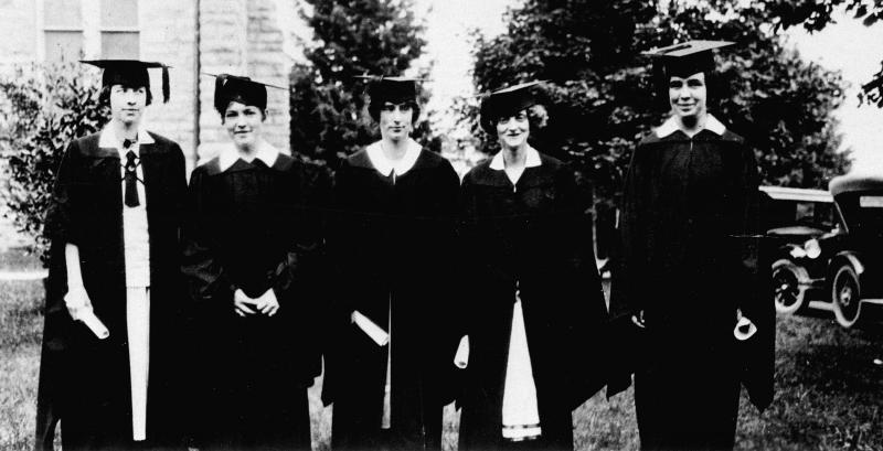 virginia_tech's tweet photo. Here's a throwback to 93 years ago, when the first five women graduated from Virginia Tech. 💪

Happy #InternationalWomensDay to all of our awesome #HokieLadies. 🦃 💃 https://t.co/psGH0tHGjY