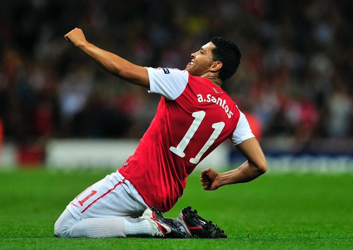Happy 35th birthday to former Arsenal legend Andre Santos. 